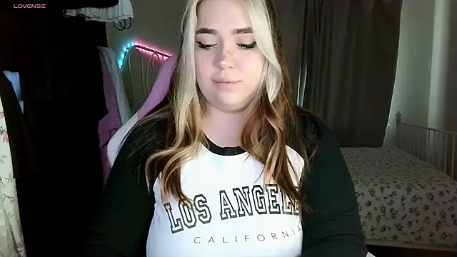 Roxy Sakura online show from 22, 1, 2025