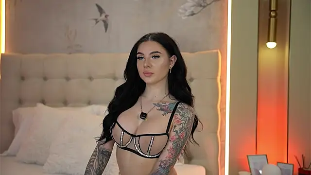 Snapshot of CarolinePrescott chatting on 27, 5, 2026 CarolinePrescott online show from 27, 5, 2026