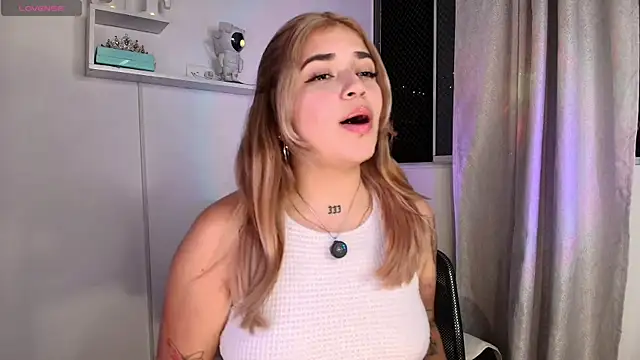Snapshot of JoselinFlower_ chatting on 23, 9, 2025 JoselinFlower online show from 23, 9, 2025