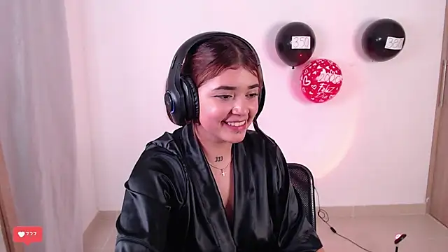 Snapshot of JoselinFlower_ chatting on 1, 1, 2025 JoselinFlower online show from 1, 1, 2025