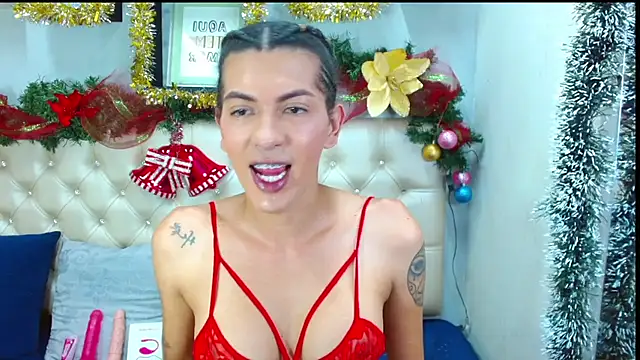 Snapshot of lucia_marks chatting on 18, 12, 2024 lucia marks online show from 18, 12, 2024
