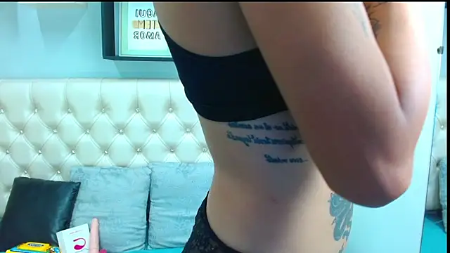 Snapshot of lucia_marks chatting on 27, 2, 2025 lucia marks online show from 27, 2, 2025