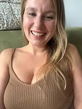 Snapshot of Vanilladreams chatting on 10, 7, 2026 Vanilladreams online show from 10, 7, 2026