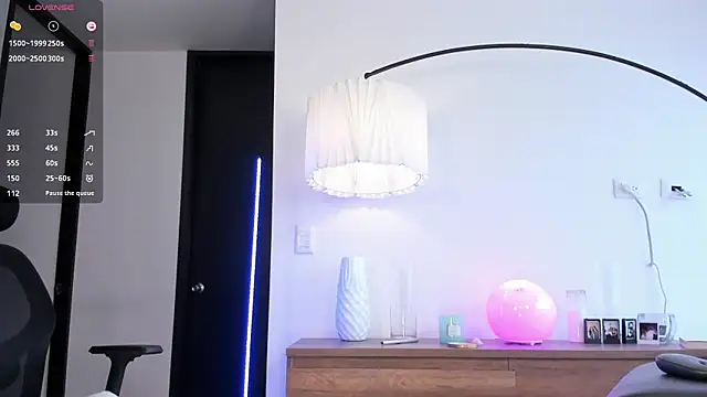 ariana fitl  online show from 23, 4, 2026