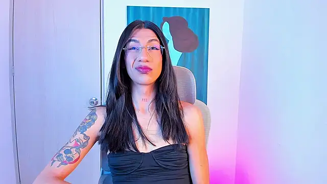 sofiaa grey  online show from 24, 4, 2026