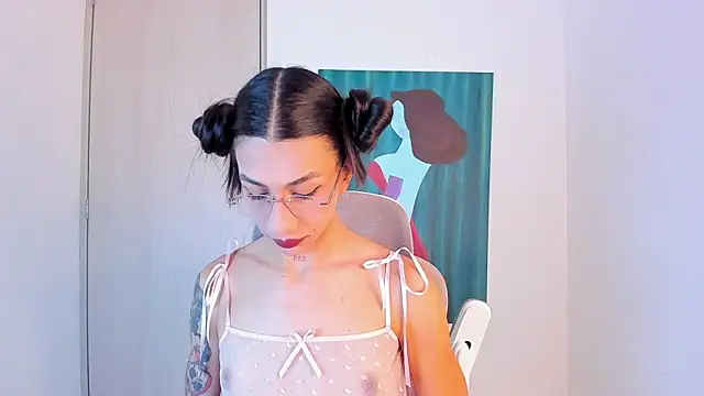 sofiaa grey  online show from 25, 3, 2026