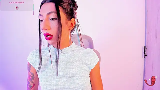 sofiaa grey  online show from 17, 11, 2025