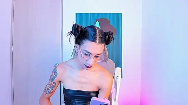 sofiaa grey  online show from 21, 4, 2026