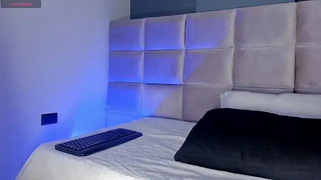 Shayla27 online show from 15, 4, 2026