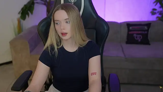 Snapshot of Cassy-Celestial_ chatting on 8, 11, 2025 Cassy-Celestial online show from 8, 11, 2025