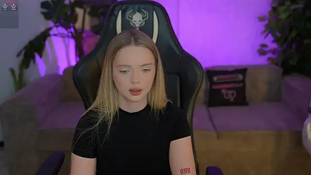 Snapshot of Cassy-Celestial_ chatting on 16, 11, 2025 Cassy-Celestial online show from 16, 11, 2025