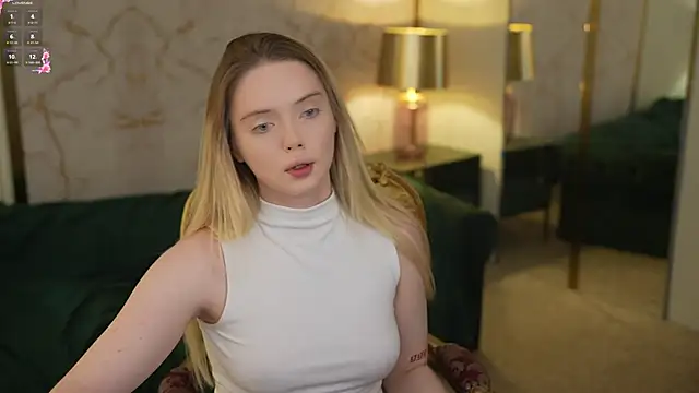 Snapshot of Cassy-Celestial_ chatting on 25, 10, 2025 Cassy-Celestial online show from 25, 10, 2025