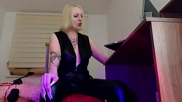 Snapshot of Martha_Hoffman chatting on 13, 12, 2024 Martha Hoffman online show from 13, 12, 2024
