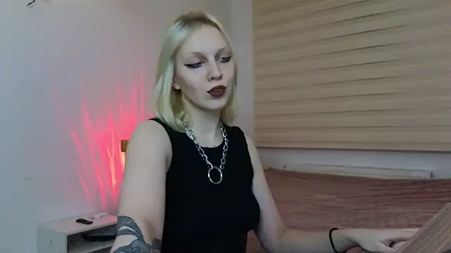 Snapshot of Martha_Hoffman chatting on 2, 2, 2025 Martha Hoffman online show from 2, 2, 2025
