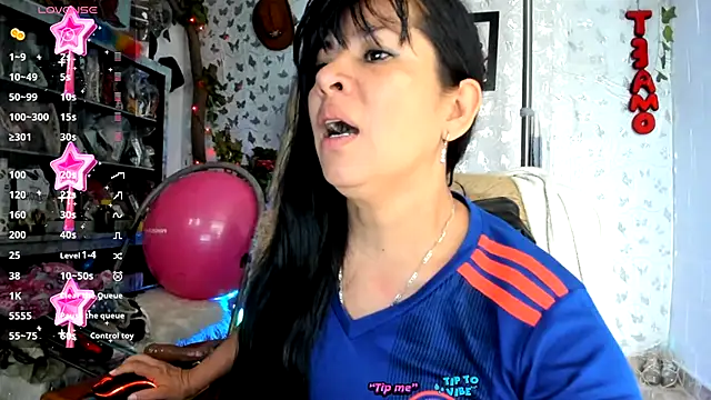 Snapshot of Erlinda-engel chatting on 13, 11, 2025 Erlinda-engel online show from 13, 11, 2025