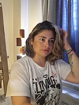 Juliietha servas online show from 5, 4, 2026