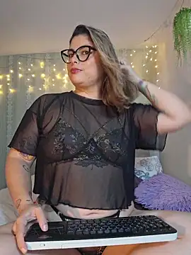 Snapshot of Juliietha_servas chatting on 27, 5, 2026 Juliietha servas online show from 27, 5, 2026