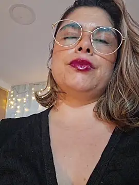 Juliietha servas online show from 23, 3, 2026