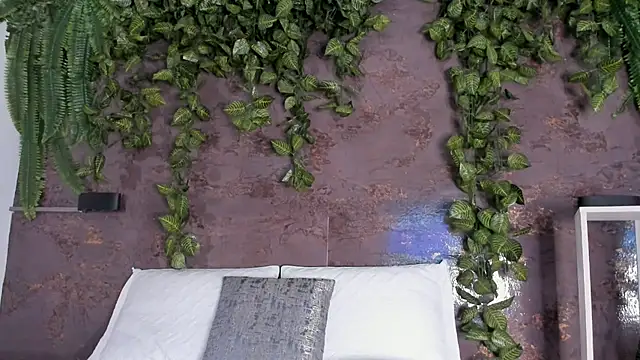 emily hunter12 online show from 13, 4, 2026