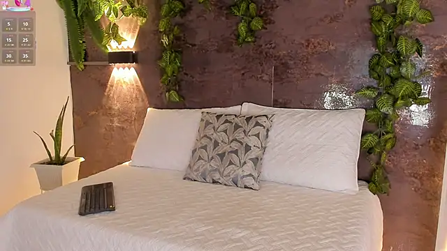 emily hunter12 online show from 13, 3, 2026