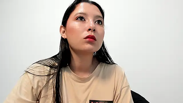 Snapshot of cami-01 chatting on 13, 11, 2025 cami-01 online show from 13, 11, 2025