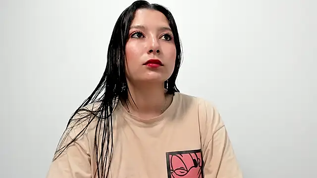 Snapshot of cami-01 chatting on 19, 11, 2025 cami-01 online show from 19, 11, 2025