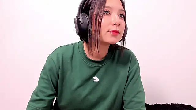 Snapshot of cami-01 chatting on 11, 10, 2025 cami-01 online show from 11, 10, 2025