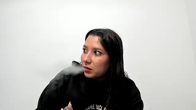 Snapshot of cami-01 chatting on 24, 11, 2025 cami-01 online show from 24, 11, 2025