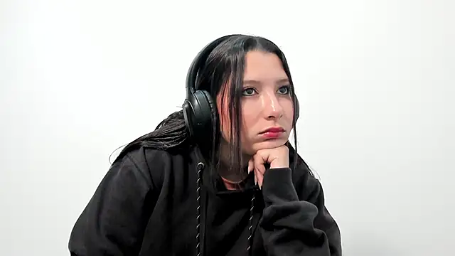 Snapshot of cami-01 chatting on 12, 10, 2025 cami-01 online show from 12, 10, 2025