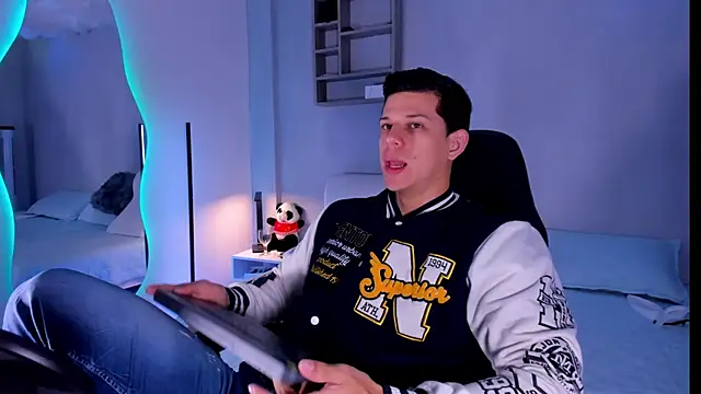 Snapshot of MarcoSullivan chatting on 28, 11, 2025 MarcoSullivan online show from 28, 11, 2025