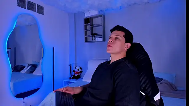 Snapshot of MarcoSullivan chatting on 24, 11, 2025 MarcoSullivan online show from 24, 11, 2025