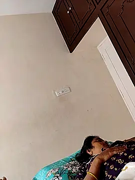 AUNTY1984 online show from 16, 9, 2025