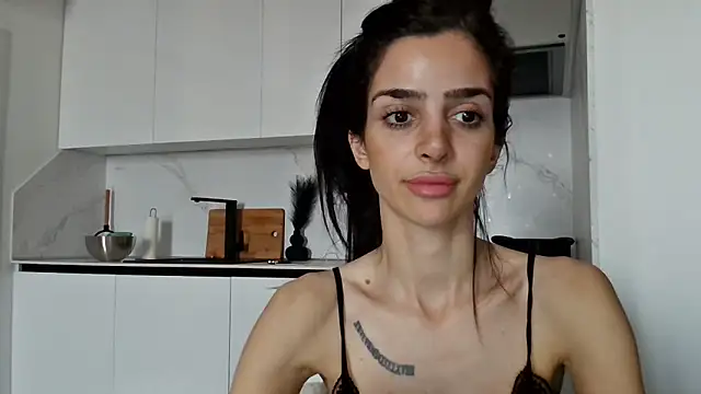 exotic brunettee online show from 1, 2, 2025