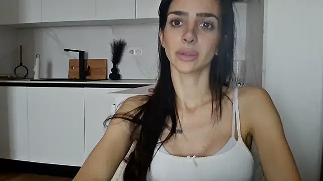 exotic brunettee online show from 3, 2, 2025