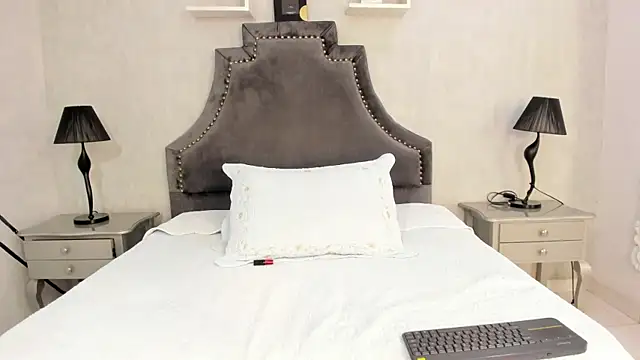 LaurenSnow online show from 13, 11, 2025