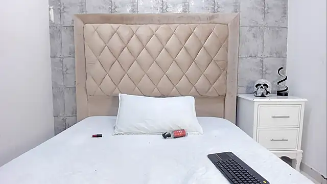 LaurenSnow online show from 23, 11, 2025