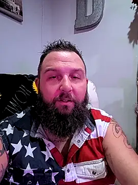 Snapshot of beardedbeasty86 chatting on 15, 10, 2025 beardedbeasty86 online show from 15, 10, 2025
