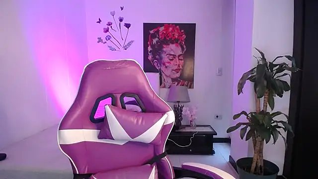 esmeraldaa230 online show from 10, 4, 2026