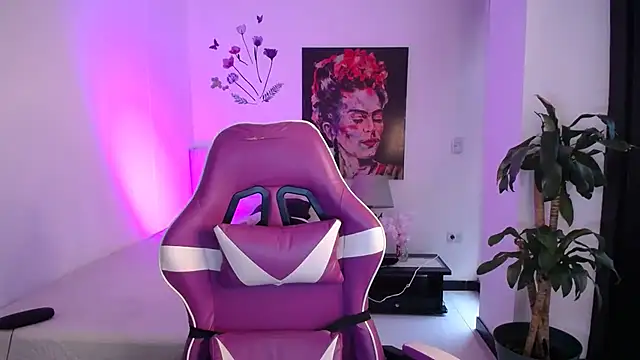 esmeraldaa230 online show from 13, 4, 2026