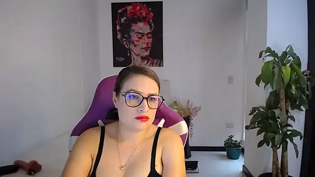 esmeraldaa230 online show from 16, 10, 2025