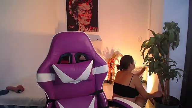 esmeraldaa230 online show from 28, 10, 2025