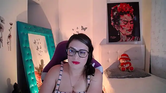 Snapshot of esmeraldaa230 chatting on 26, 9, 2025 esmeraldaa230 online show from 26, 9, 2025