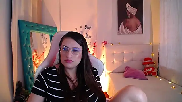 Snapshot of esmeraldaa230 chatting on 27, 2, 2025 esmeraldaa230 online show from 27, 2, 2025