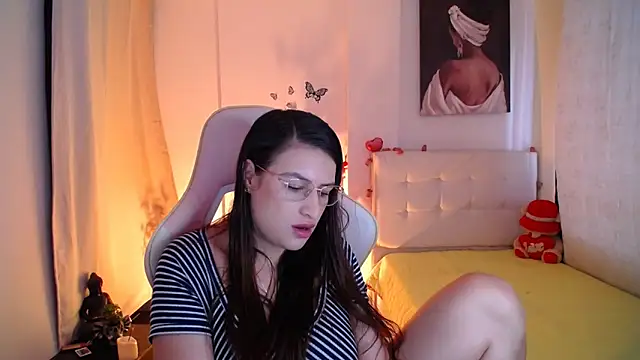 Snapshot of esmeraldaa230 chatting on 1, 3, 2025 esmeraldaa230 online show from 1, 3, 2025