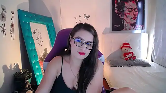 Snapshot of esmeraldaa230 chatting on 4, 10, 2025 esmeraldaa230 online show from 4, 10, 2025