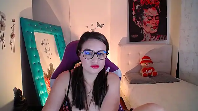 Snapshot of esmeraldaa230 chatting on 3, 10, 2025 esmeraldaa230 online show from 3, 10, 2025
