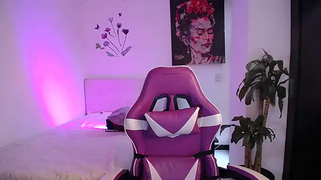 esmeraldaa230 online show from 27, 2, 2026