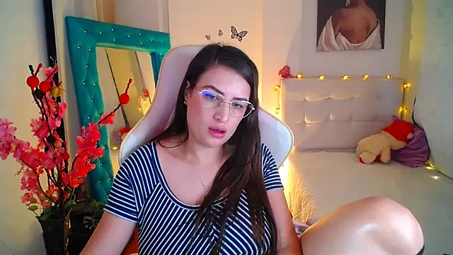 Snapshot of esmeraldaa230 chatting on 16, 2, 2025 esmeraldaa230 online show from 16, 2, 2025