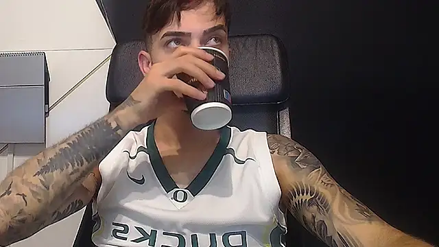 Snapshot of BrandonTate chatting on 18, 6, 2026 BrandonTate online show from 18, 6, 2026