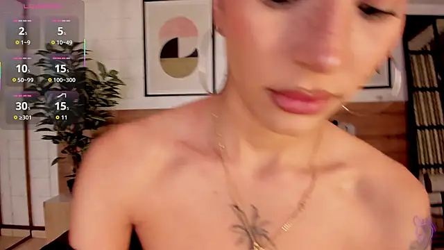 LunaRuso online show from 17, 10, 2025